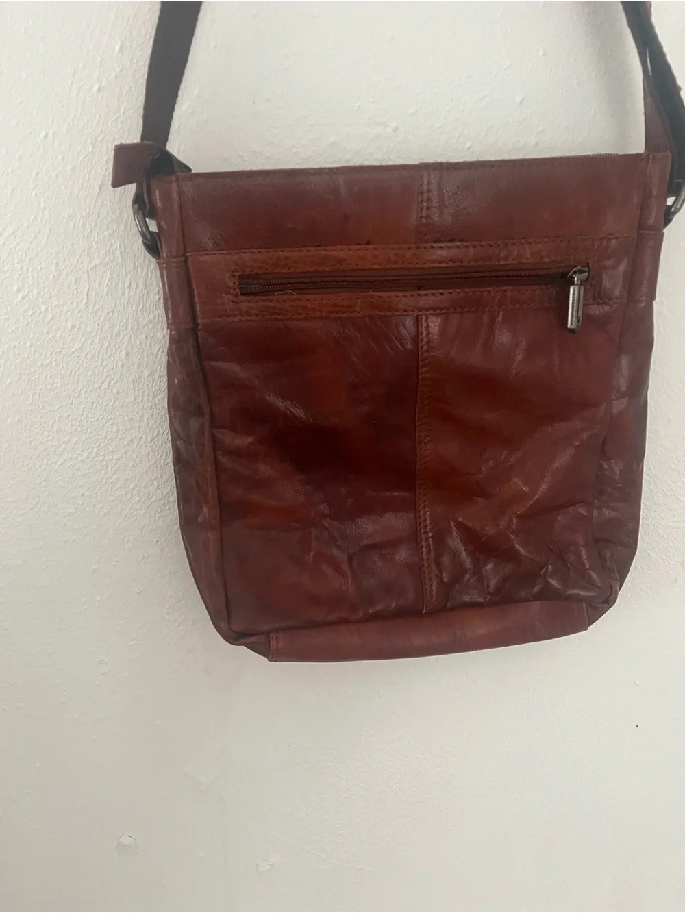 Spikes y Sparrow Classic Brown Leather Messenger Bag with Front Buckle